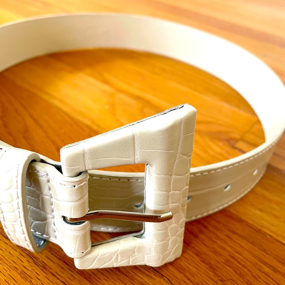 NWOT MANGO white belt in Small Size